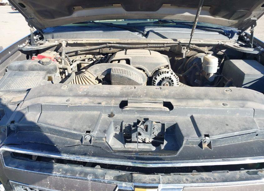 Photo 10 of 2012 Chevrolet Suburban 1500 LT (VIN 1GNSCJE06CR303158)