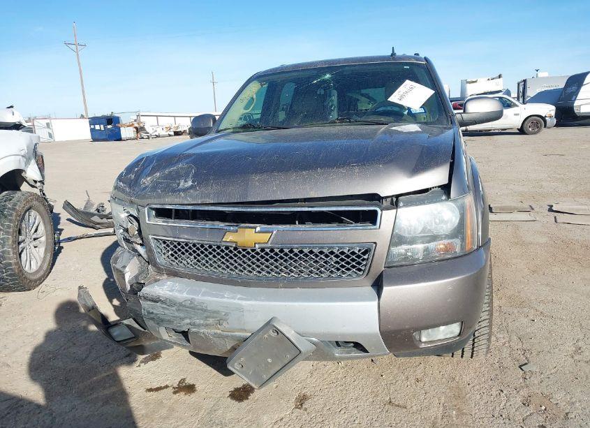 Photo 13 of 2012 Chevrolet Suburban 1500 LT (VIN 1GNSCJE06CR303158)