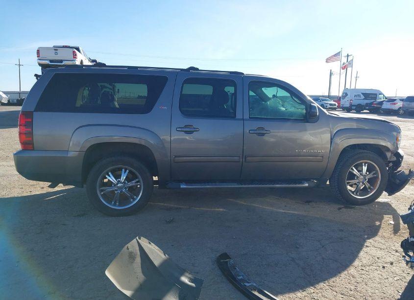 Photo 14 of 2012 Chevrolet Suburban 1500 LT (VIN 1GNSCJE06CR303158)