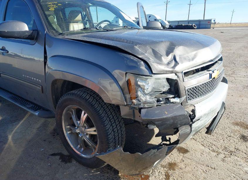 Photo 6 of 2012 Chevrolet Suburban 1500 LT (VIN 1GNSCJE06CR303158)