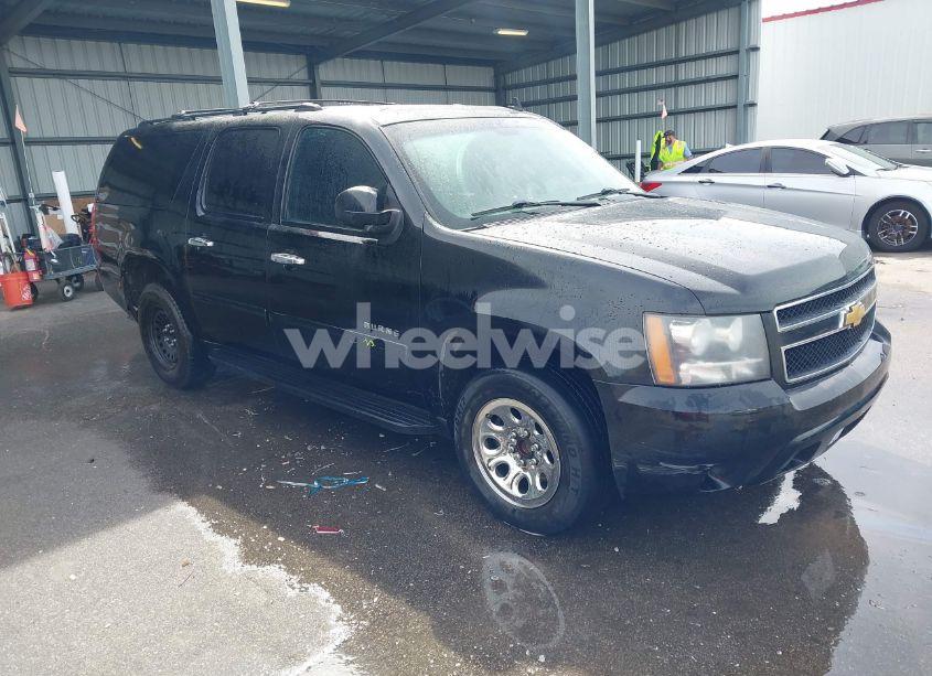 2013 Chevrolet Suburban 1500 LT (VIN 1GNSCJE06DR141176) main photo