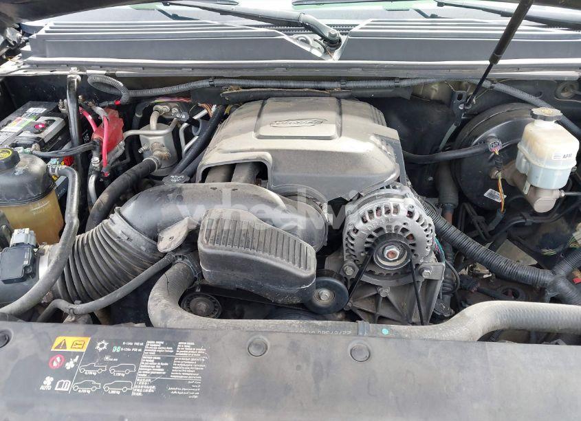 Photo 10 of 2013 Chevrolet Suburban 1500 LT (VIN 1GNSCJE06DR141176)