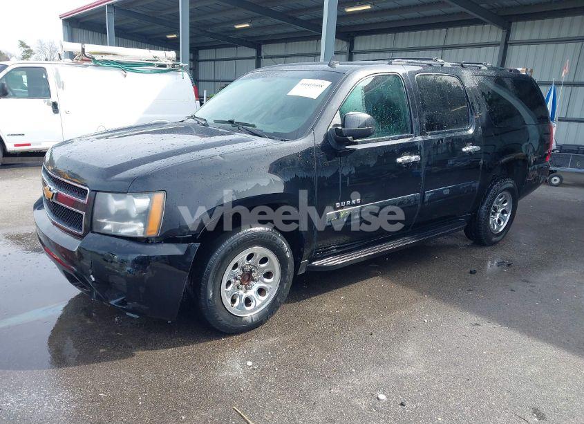 Photo 2 of 2013 Chevrolet Suburban 1500 LT (VIN 1GNSCJE06DR141176)