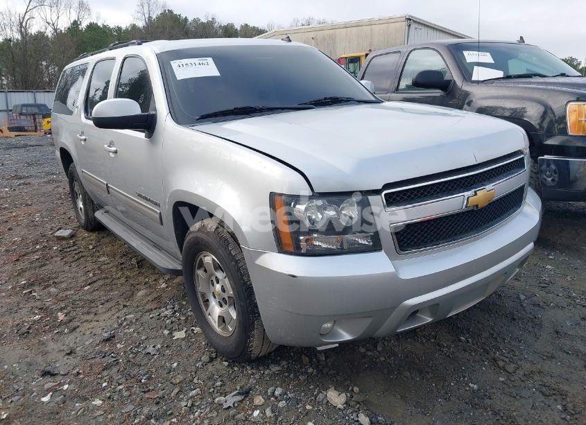 2013 Chevrolet Suburban 1500 LT (VIN 1GNSCJE06DR258207) main photo