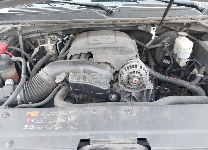 Photo 10 of 2013 Chevrolet Suburban 1500 LT (VIN 1GNSCJE06DR258207)