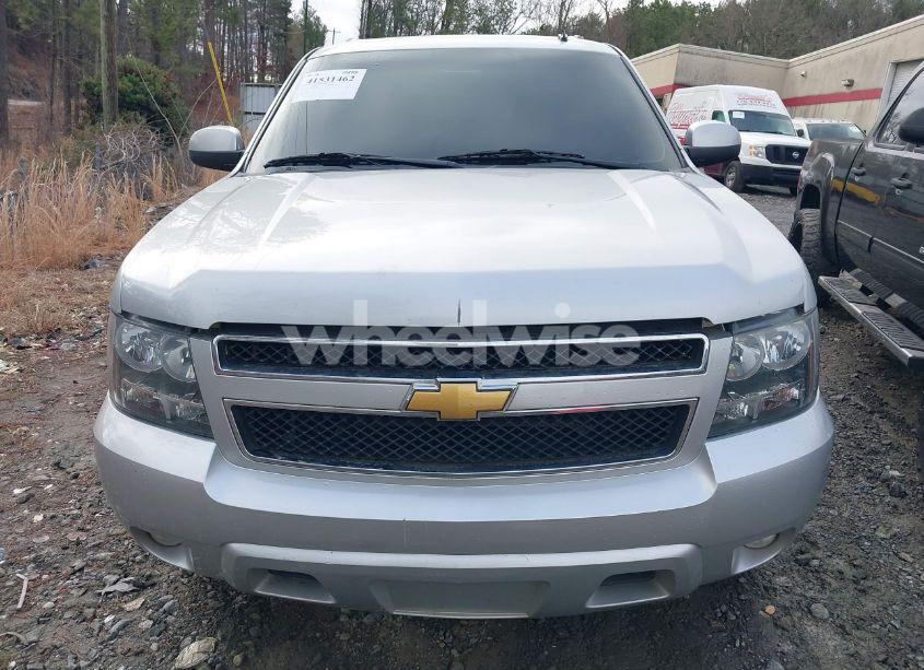 Photo 12 of 2013 Chevrolet Suburban 1500 LT (VIN 1GNSCJE06DR258207)