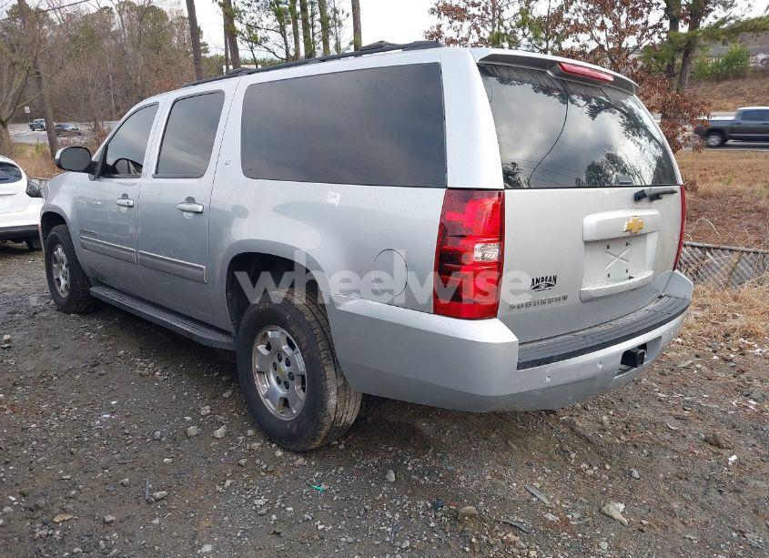Photo 3 of 2013 Chevrolet Suburban 1500 LT (VIN 1GNSCJE06DR258207)