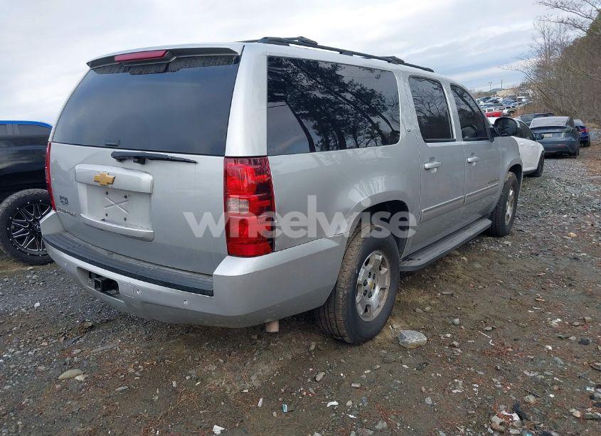 Photo 4 of 2013 Chevrolet Suburban 1500 LT (VIN 1GNSCJE06DR258207)