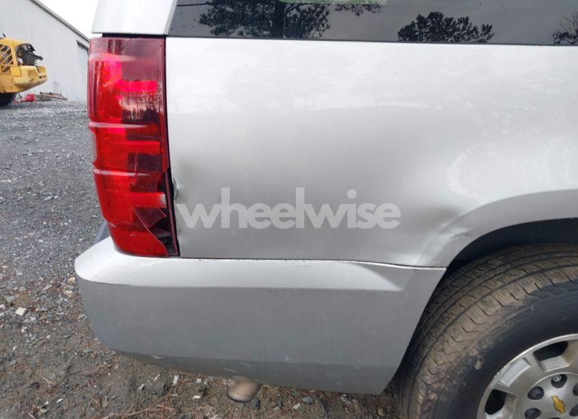 Photo 6 of 2013 Chevrolet Suburban 1500 LT (VIN 1GNSCJE06DR258207)