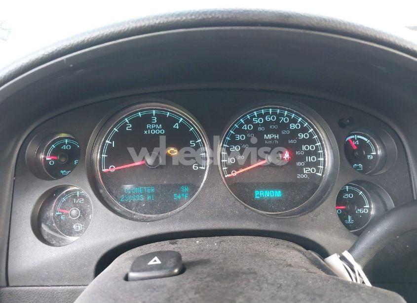 Photo 7 of 2013 Chevrolet Suburban 1500 LT (VIN 1GNSCJE06DR258207)