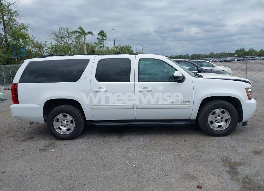 Photo 13 of 2014 Chevrolet Suburban 1500 LT (VIN 1GNSCJE06ER231476)