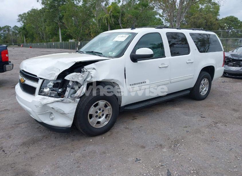 Photo 2 of 2014 Chevrolet Suburban 1500 LT (VIN 1GNSCJE06ER231476)