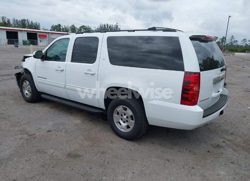 Photo 3 of 2014 Chevrolet Suburban 1500 LT (VIN 1GNSCJE06ER231476)