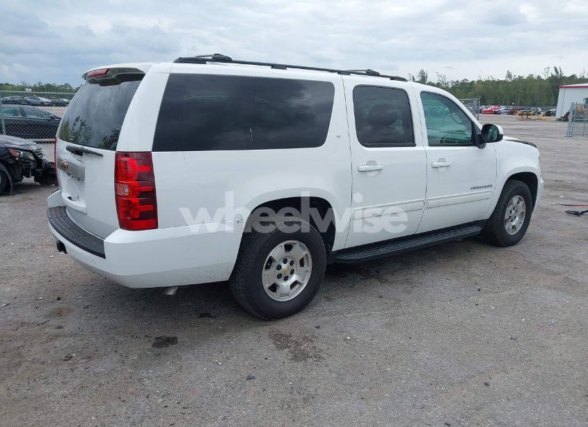 Photo 4 of 2014 Chevrolet Suburban 1500 LT (VIN 1GNSCJE06ER231476)