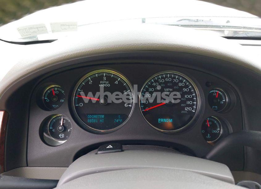 Photo 7 of 2014 Chevrolet Suburban 1500 LT (VIN 1GNSCJE06ER231476)