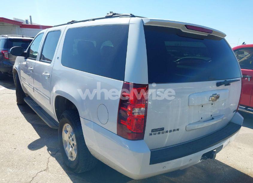 Photo 3 of 2011 Chevrolet Suburban 1500 LT1 (VIN 1GNSCJE07BR342646)