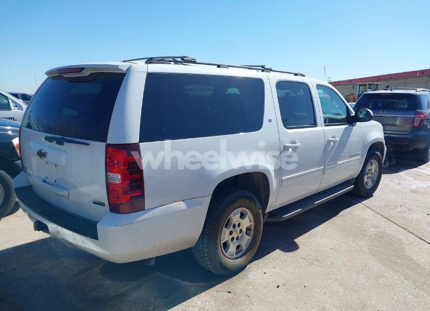 Photo 4 of 2011 Chevrolet Suburban 1500 LT1 (VIN 1GNSCJE07BR342646)