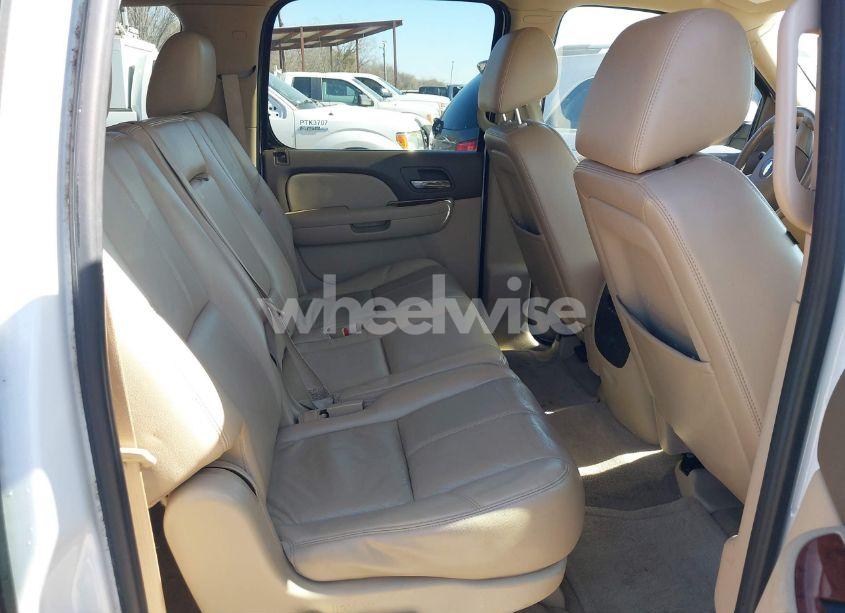 Photo 8 of 2011 Chevrolet Suburban 1500 LT1 (VIN 1GNSCJE07BR342646)