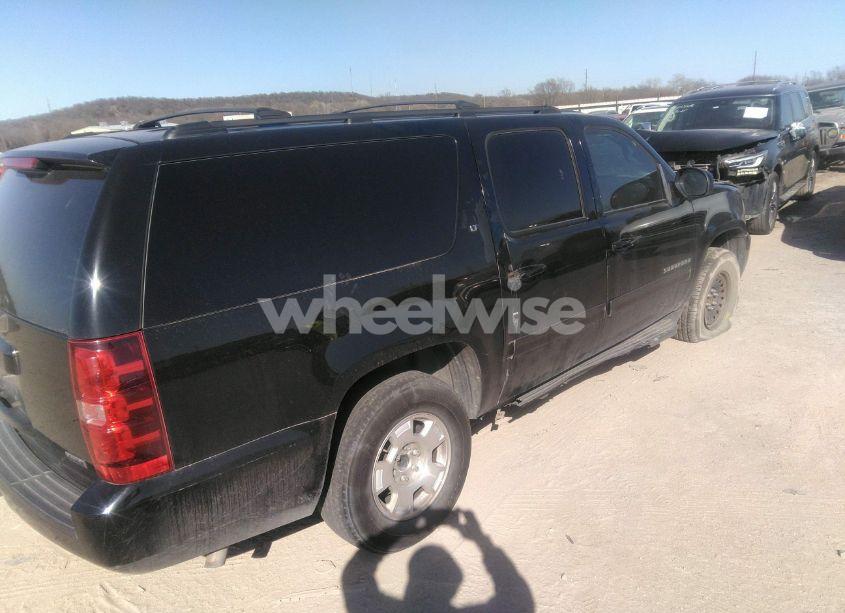 Photo 4 of 2012 Chevrolet Suburban 1500 LT (VIN 1GNSCJE07CR273166)