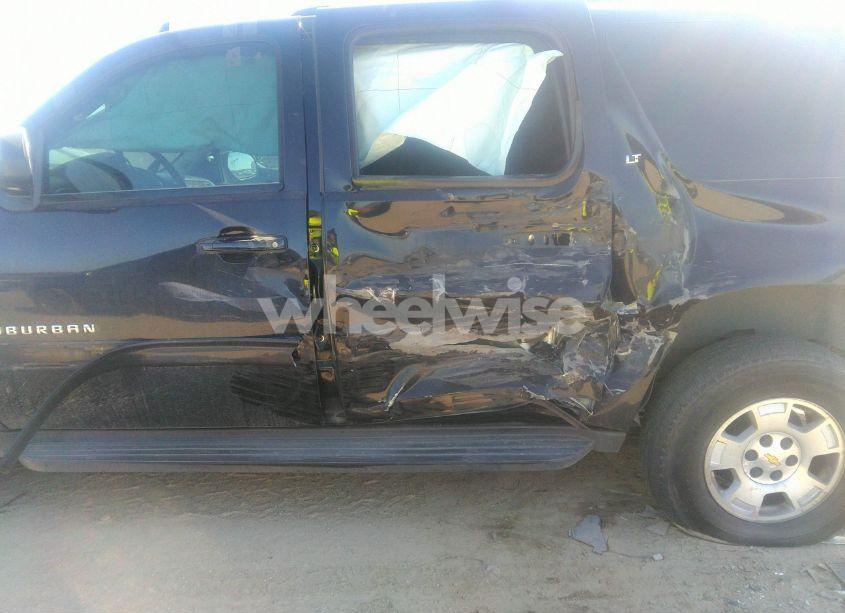 Photo 6 of 2012 Chevrolet Suburban 1500 LT (VIN 1GNSCJE07CR273166)