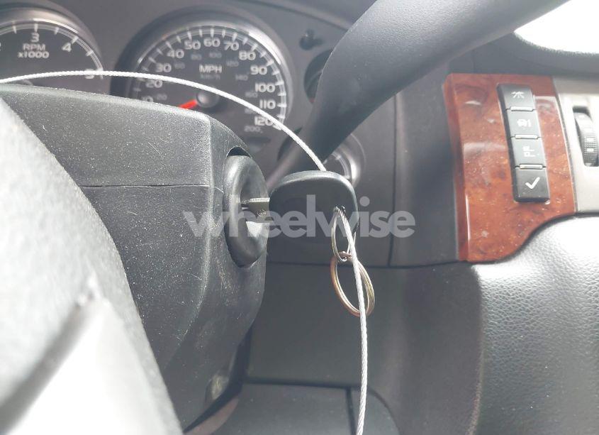 Photo 11 of 2014 Chevrolet Suburban 1500 LT (VIN 1GNSCJE07ER219935)