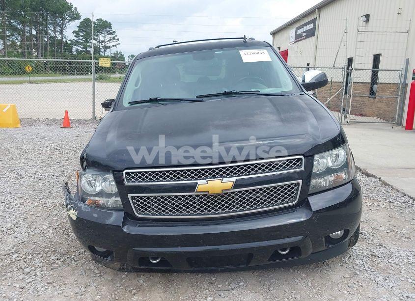 Photo 12 of 2014 Chevrolet Suburban 1500 LT (VIN 1GNSCJE07ER219935)