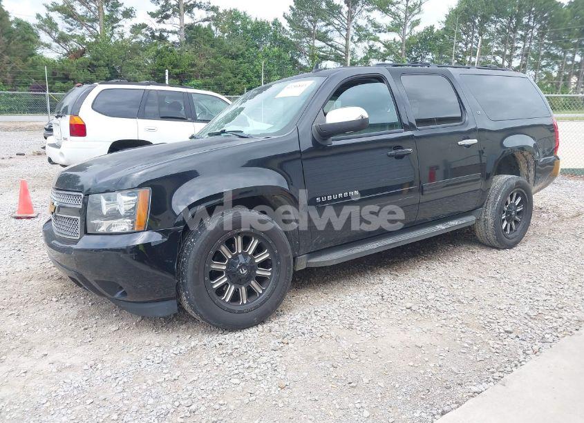 Photo 2 of 2014 Chevrolet Suburban 1500 LT (VIN 1GNSCJE07ER219935)