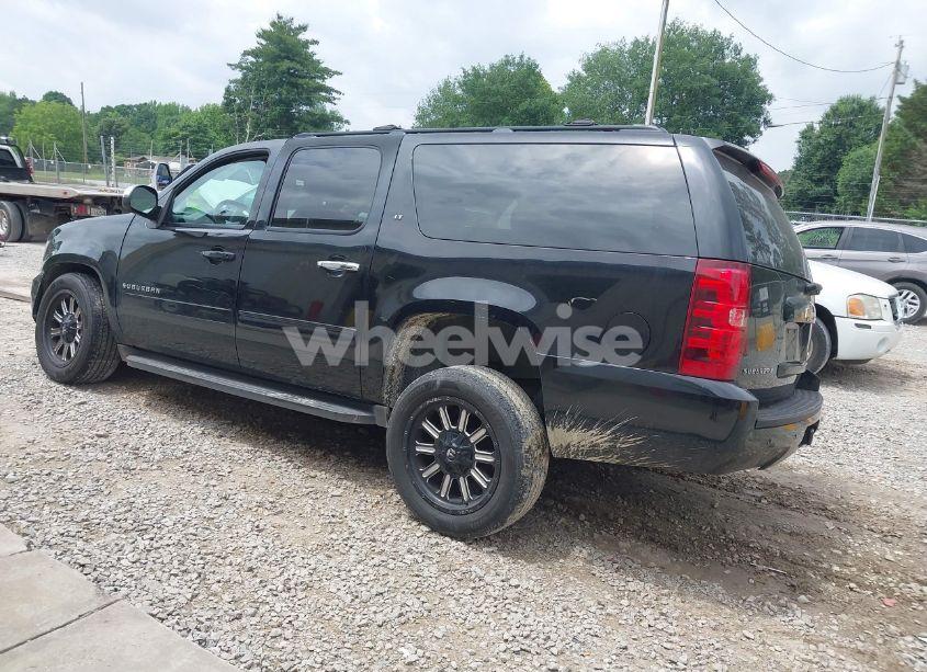 Photo 3 of 2014 Chevrolet Suburban 1500 LT (VIN 1GNSCJE07ER219935)