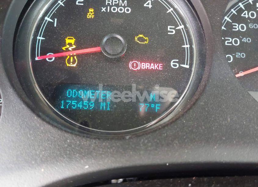 Photo 7 of 2014 Chevrolet Suburban 1500 LT (VIN 1GNSCJE07ER219935)