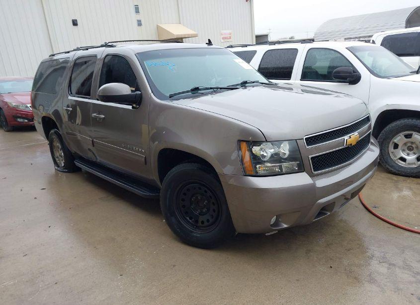 2014 Chevrolet Suburban 1500 LT (VIN 1GNSCJE07ER237366) main photo