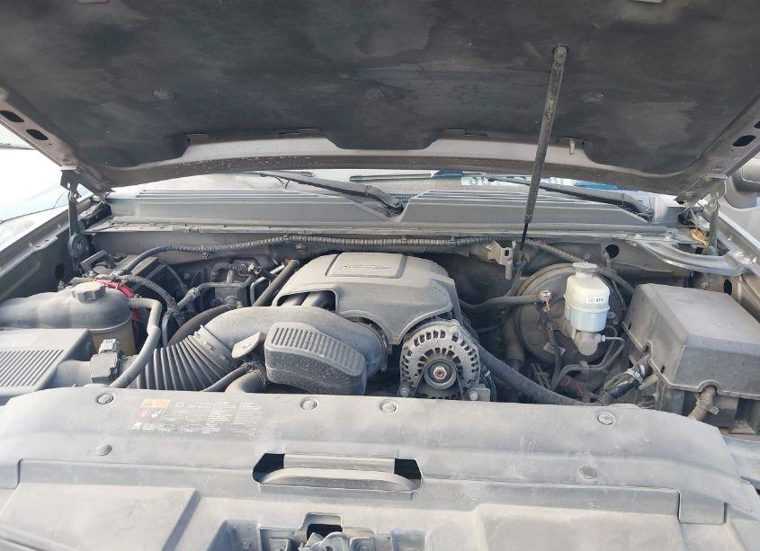 Photo 10 of 2014 Chevrolet Suburban 1500 LT (VIN 1GNSCJE07ER237366)