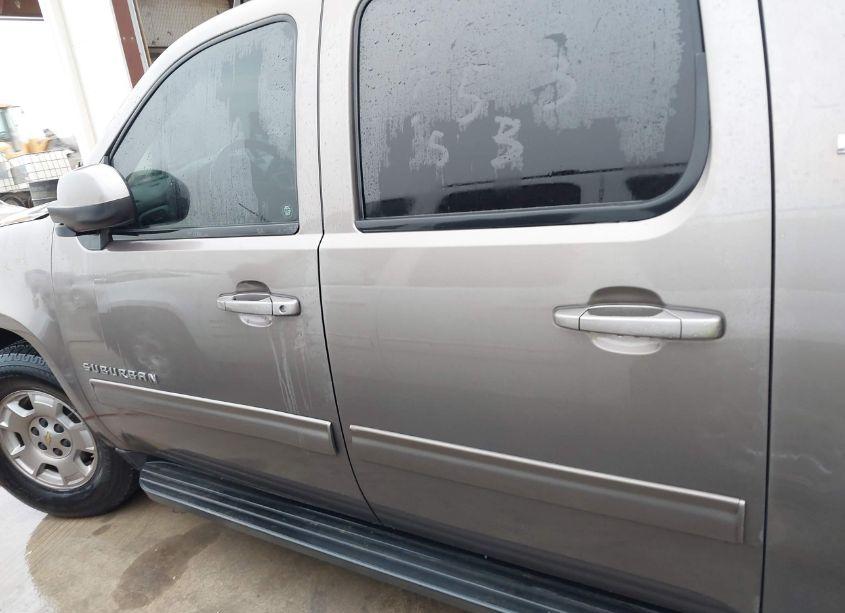 Photo 14 of 2014 Chevrolet Suburban 1500 LT (VIN 1GNSCJE07ER237366)