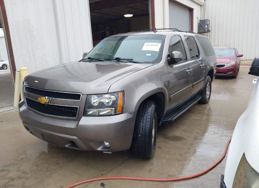 Photo 2 of 2014 Chevrolet Suburban 1500 LT (VIN 1GNSCJE07ER237366)