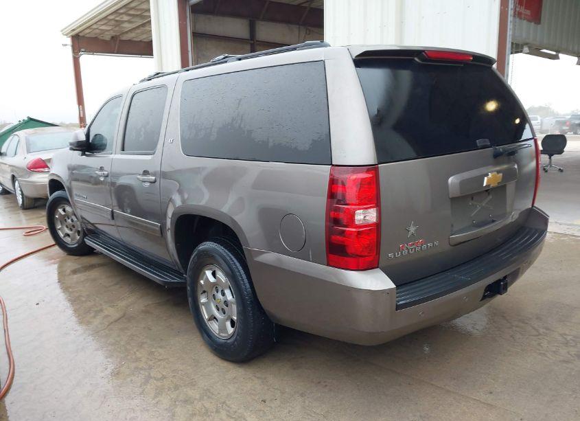 Photo 3 of 2014 Chevrolet Suburban 1500 LT (VIN 1GNSCJE07ER237366)