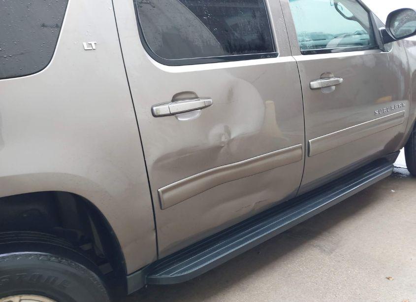 Photo 6 of 2014 Chevrolet Suburban 1500 LT (VIN 1GNSCJE07ER237366)