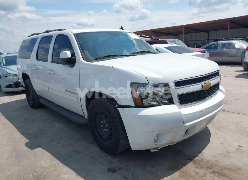 2013 Chevrolet Suburban 1500 LT (VIN 1GNSCJE08DR102735) main photo