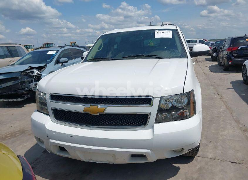 Photo 13 of 2013 Chevrolet Suburban 1500 LT (VIN 1GNSCJE08DR102735)