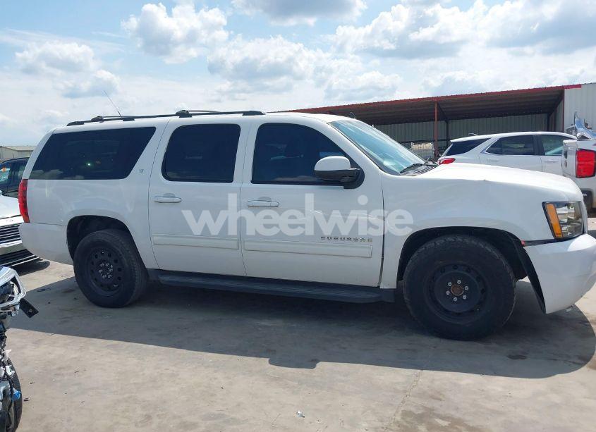 Photo 14 of 2013 Chevrolet Suburban 1500 LT (VIN 1GNSCJE08DR102735)
