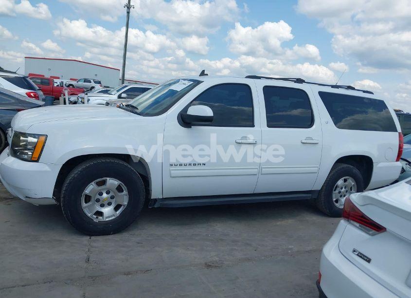Photo 15 of 2013 Chevrolet Suburban 1500 LT (VIN 1GNSCJE08DR102735)