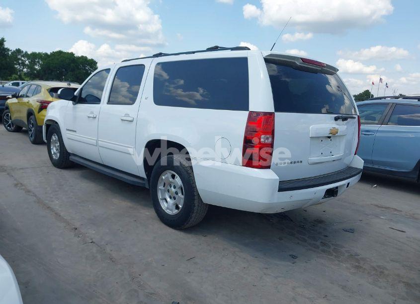 Photo 3 of 2013 Chevrolet Suburban 1500 LT (VIN 1GNSCJE08DR102735)
