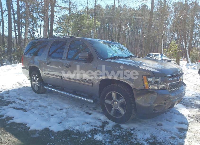 2013 Chevrolet Suburban 1500 LT (VIN 1GNSCJE08DR112648) main photo