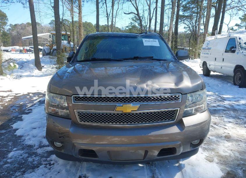 Photo 12 of 2013 Chevrolet Suburban 1500 LT (VIN 1GNSCJE08DR112648)