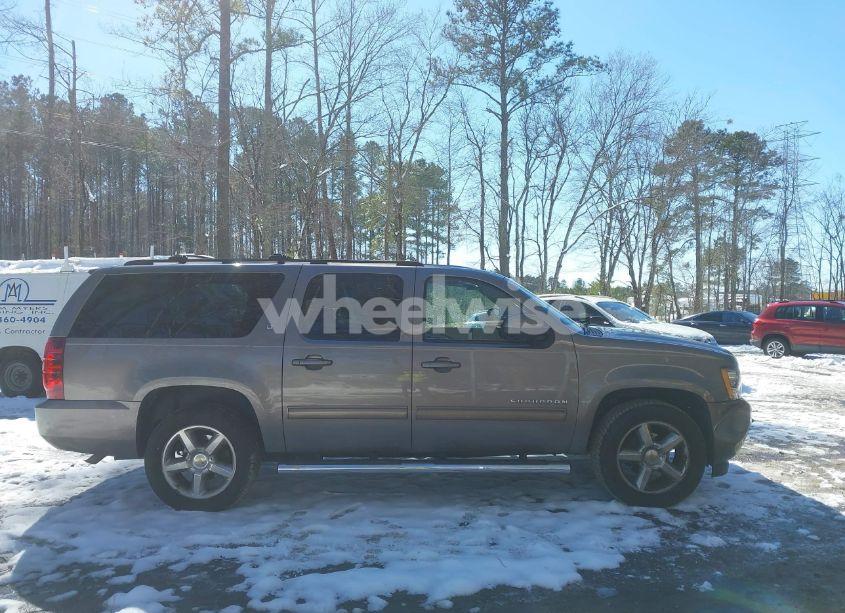 Photo 13 of 2013 Chevrolet Suburban 1500 LT (VIN 1GNSCJE08DR112648)