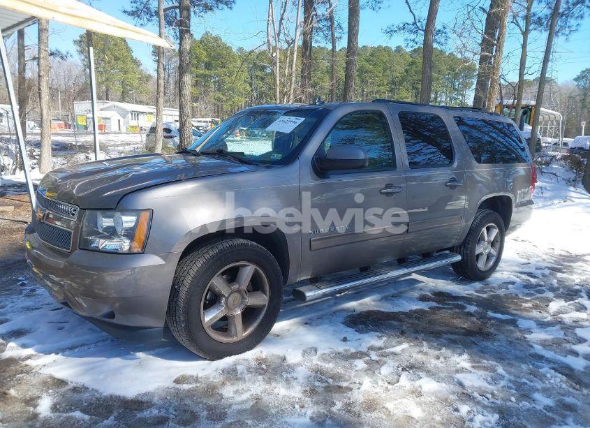 Photo 2 of 2013 Chevrolet Suburban 1500 LT (VIN 1GNSCJE08DR112648)