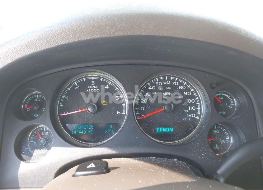 Photo 7 of 2013 Chevrolet Suburban 1500 LT (VIN 1GNSCJE08DR112648)