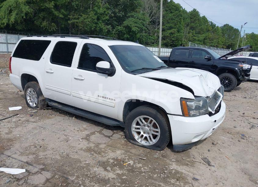2014 Chevrolet Suburban 1500 LT (VIN 1GNSCJE08ER185472) main photo