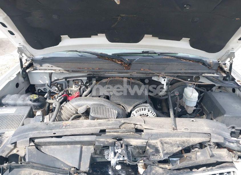 Photo 10 of 2014 Chevrolet Suburban 1500 LT (VIN 1GNSCJE08ER185472)