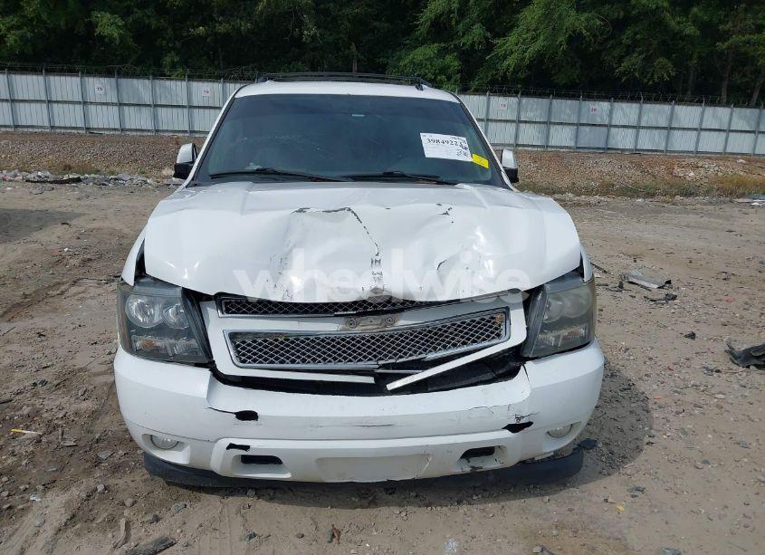 Photo 12 of 2014 Chevrolet Suburban 1500 LT (VIN 1GNSCJE08ER185472)