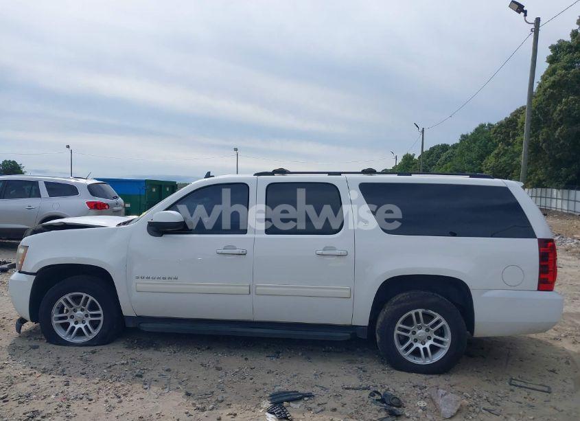 Photo 14 of 2014 Chevrolet Suburban 1500 LT (VIN 1GNSCJE08ER185472)