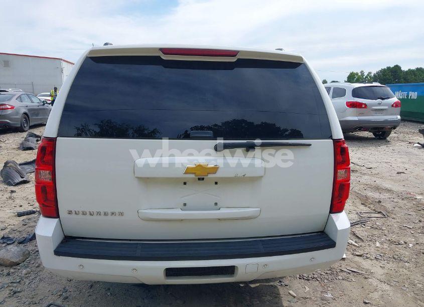 Photo 16 of 2014 Chevrolet Suburban 1500 LT (VIN 1GNSCJE08ER185472)